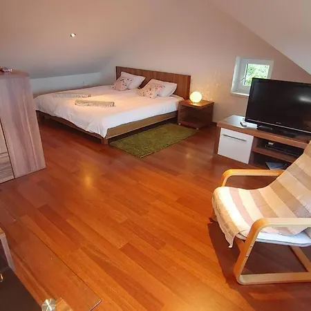 بيت للعطل Vikend Hisa Vrhe